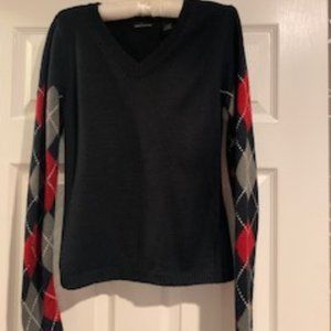 Navy v-neck sweater with grey and brick red argyle design